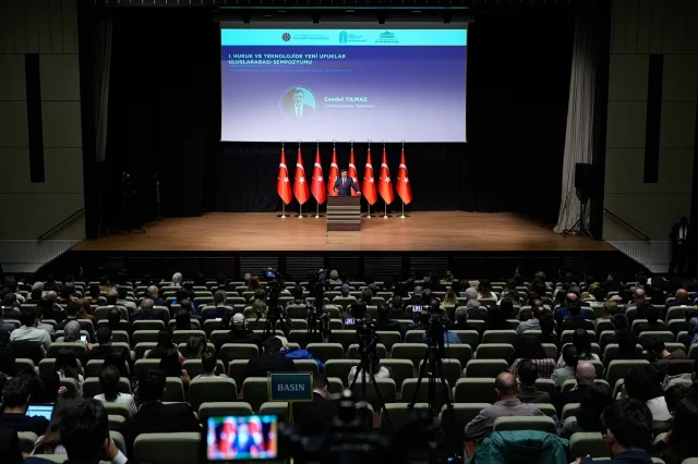 Dijitalleşmenin Hukuka Etkisi Burhanettin Duran'ın Sözleriyle Gündemde