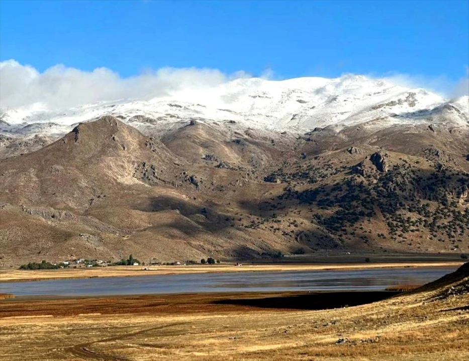 Muğla'da Kar Sürprizi: Mevsimin İlk Beyaz Örtüsü