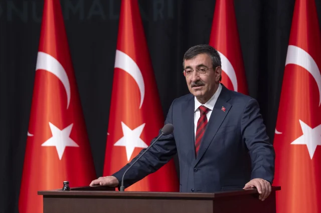 Dijitalleşmenin Hukuka Etkisi Burhanettin Duran'ın Sözleriyle Gündemde