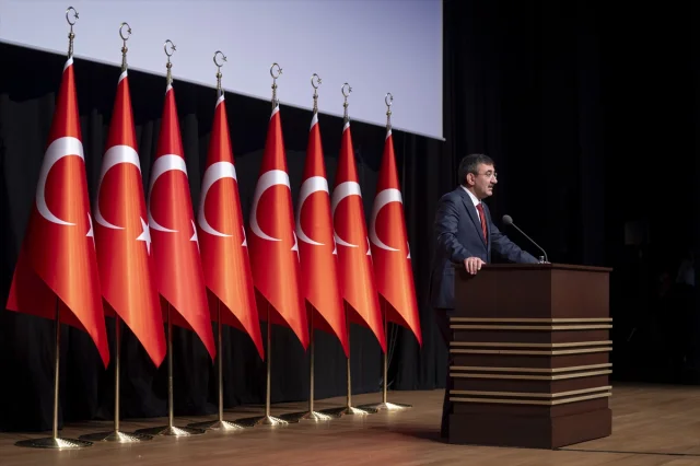 Dijitalleşmenin Hukuka Etkisi Burhanettin Duran'ın Sözleriyle Gündemde