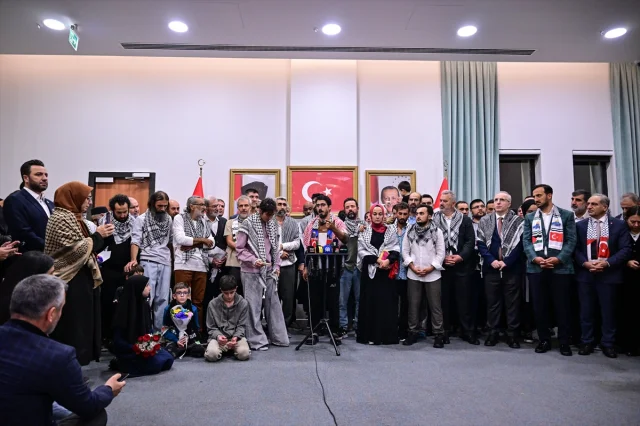 Sumud Filosu Aktivistleri İstanbul'da: Türk Uçağında Heyecanlı Bekleyiş