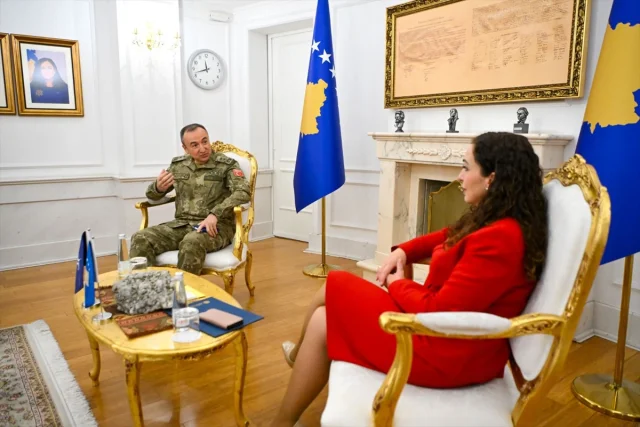 Kosova'da Kritik Görüşme: Cumhurbaşkanı Osmani ve KFOR Komutanı Bir Araya Geldi