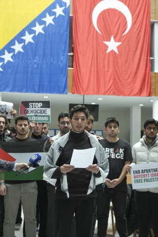 Bosna Hersek'teki öğrencilerden Gazze için ses getiren destek