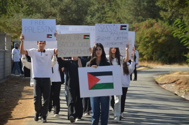 Muş'ta Öğrenciler Filistin İçin Ayakta: İzlenimler ve Detayl...