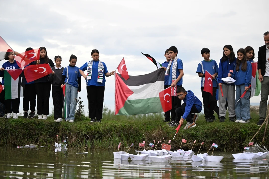 Düzce'de kağıttan gemilerle Filistin'e güçlü destek duyurusu