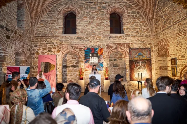 Ortaköy'de Sanatın Kalbi Atıyor: İVA Sanat'ın İddialı Sergisi Ziyaretçileri Ağırlıyor