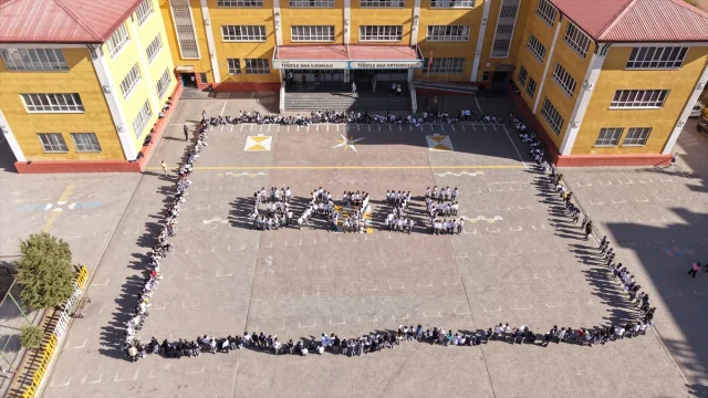 Vanlı Öğrencilerden Filistin İçin Anlamlı Koreografi