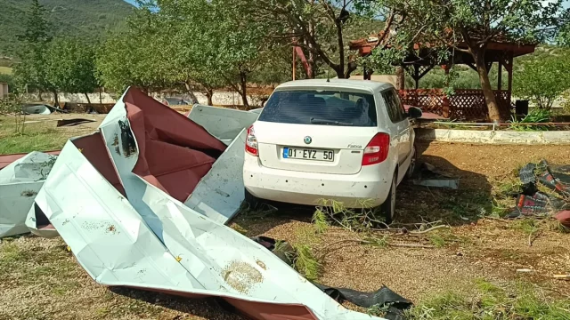 Adana’yı Vuran Fırtına Okul Çatısını Uçurdu: Araçlar Büyük Hasar Gördü