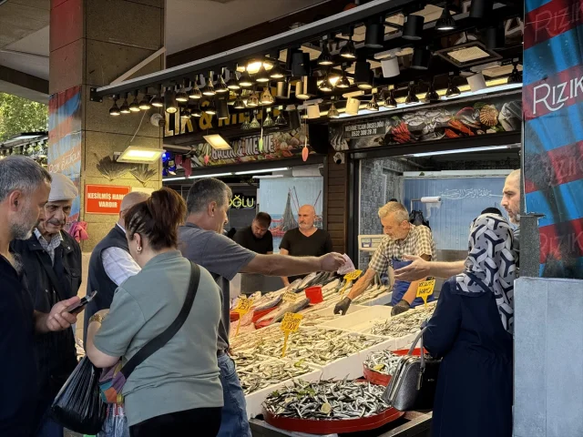 Trabzon'da Balık Avı Sezonu Canlı Başladı: İstavrit Tezgahlarda İlgi Odağı