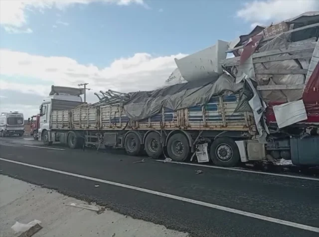 Konya'da 3 Araçlı Kaza Can Aldı