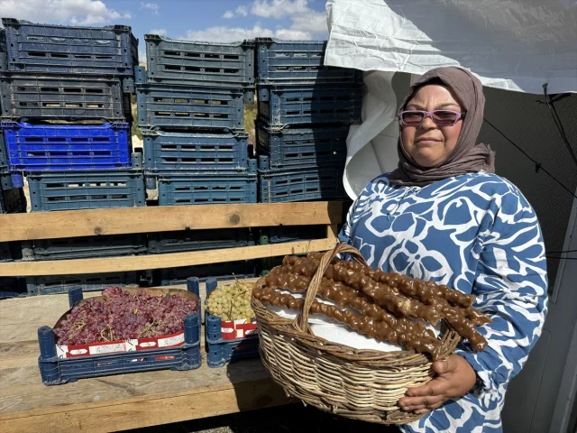 Elazığ'ın geleneksel lezzeti "orcik" üretimi merak uyandırıyor