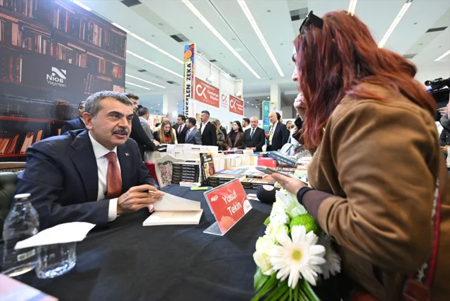 Milli Eğitim Bakanı Tekin'den Çarpıcı Eğitim Açıklamaları Kitap Fuarında