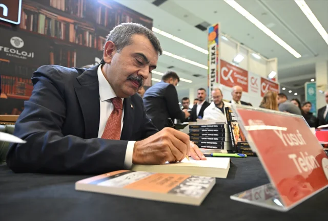 Milli Eğitim Bakanı Tekin'den Çarpıcı Eğitim Açıklamaları Kitap Fuarında