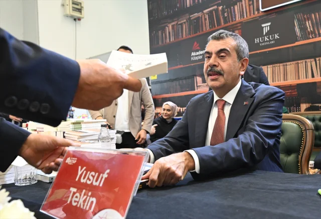 Milli Eğitim Bakanı Tekin'den Çarpıcı Eğitim Açıklamaları Kitap Fuarında