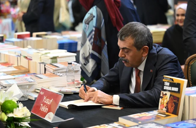 Milli Eğitim Bakanı Tekin'den Çarpıcı Eğitim Açıklamaları Kitap Fuarında