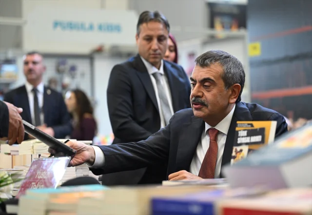 Milli Eğitim Bakanı Tekin'den Çarpıcı Eğitim Açıklamaları Kitap Fuarında