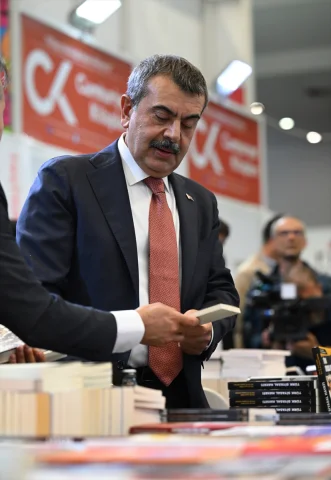 Milli Eğitim Bakanı Tekin'den Çarpıcı Eğitim Açıklamaları Kitap Fuarında