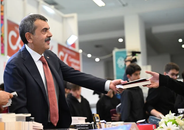 Milli Eğitim Bakanı Tekin'den Çarpıcı Eğitim Açıklamaları Kitap Fuarında