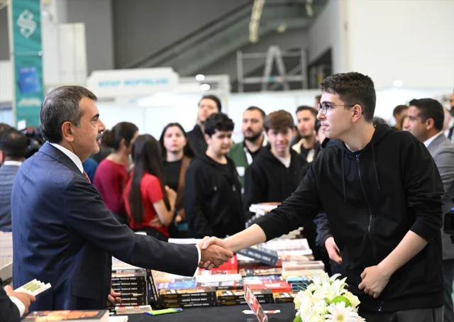 Milli Eğitim Bakanı Tekin'den Çarpıcı Eğitim Açıklamaları Kitap Fuarında
