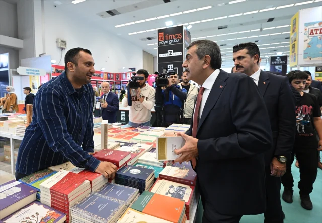 Milli Eğitim Bakanı Tekin'den Çarpıcı Eğitim Açıklamaları Kitap Fuarında