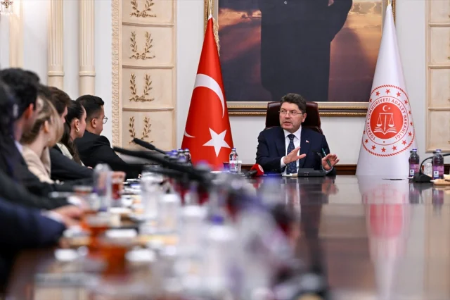 Adalet Bakanı ile Gençlerden Vizyoner Buluşma