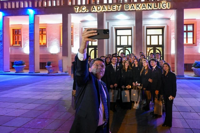 Adalet Bakanı ile Gençlerden Vizyoner Buluşma