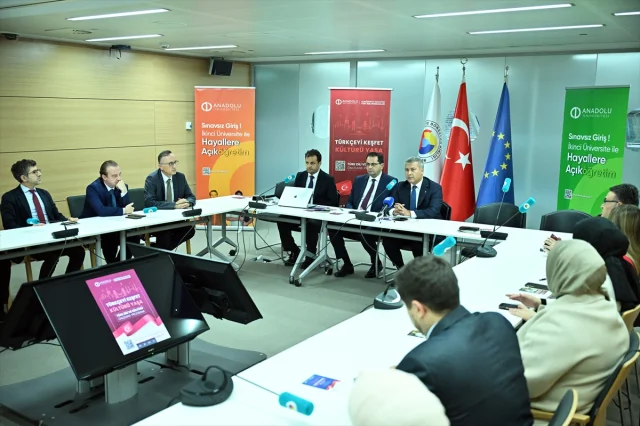 Brüksel'de Anadolu Üniversitesi'nden Türk Dili Tanıtımı