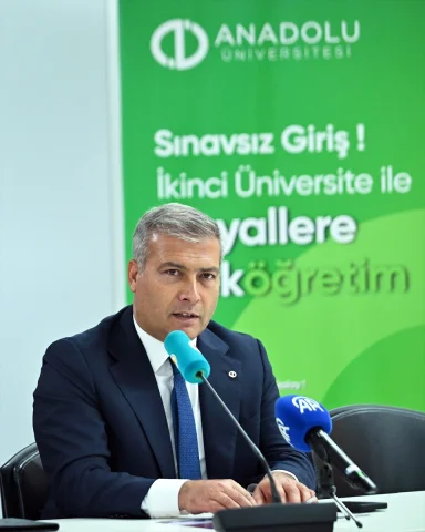Brüksel'de Anadolu Üniversitesi'nden Türk Dili Tanıtımı
