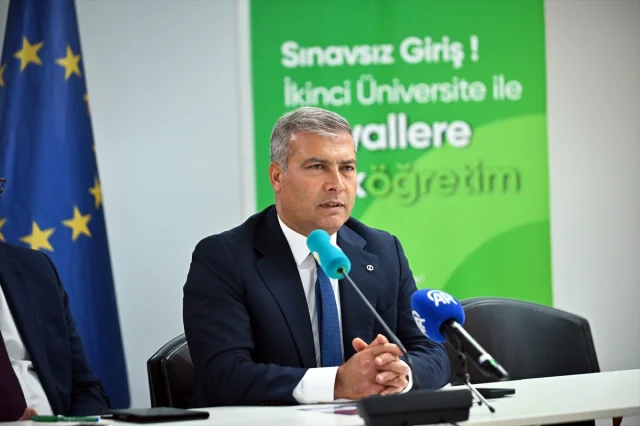 Brüksel'de Anadolu Üniversitesi'nden Türk Dili Tanıtımı