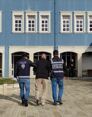 İzmir'de cinsel istismar suçu firarisi yakalandı