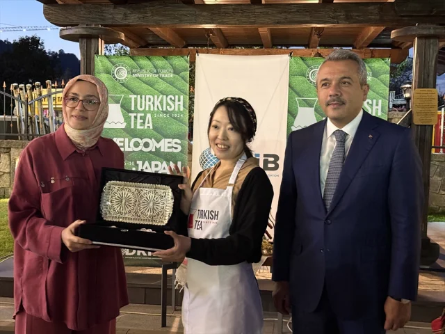 Rize'de Çay Demleme Yarışmasında Nefes Kesen Anlar