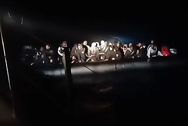 Ege Denizi'nde Dramatik Kurtarma Operasyonu: 75 Göçmen Kurtarıldı, 73 Göçmen Yakalandı