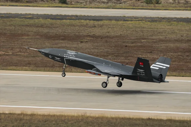 Bayraktar KIZILELMA İlk Atış Testinde Hedefi Onikiden Vurdu