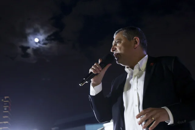 Özgür Özel'den Şişli Mitinginde Sert Çıkış