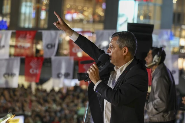 Özgür Özel'den Şişli Mitinginde Sert Çıkış