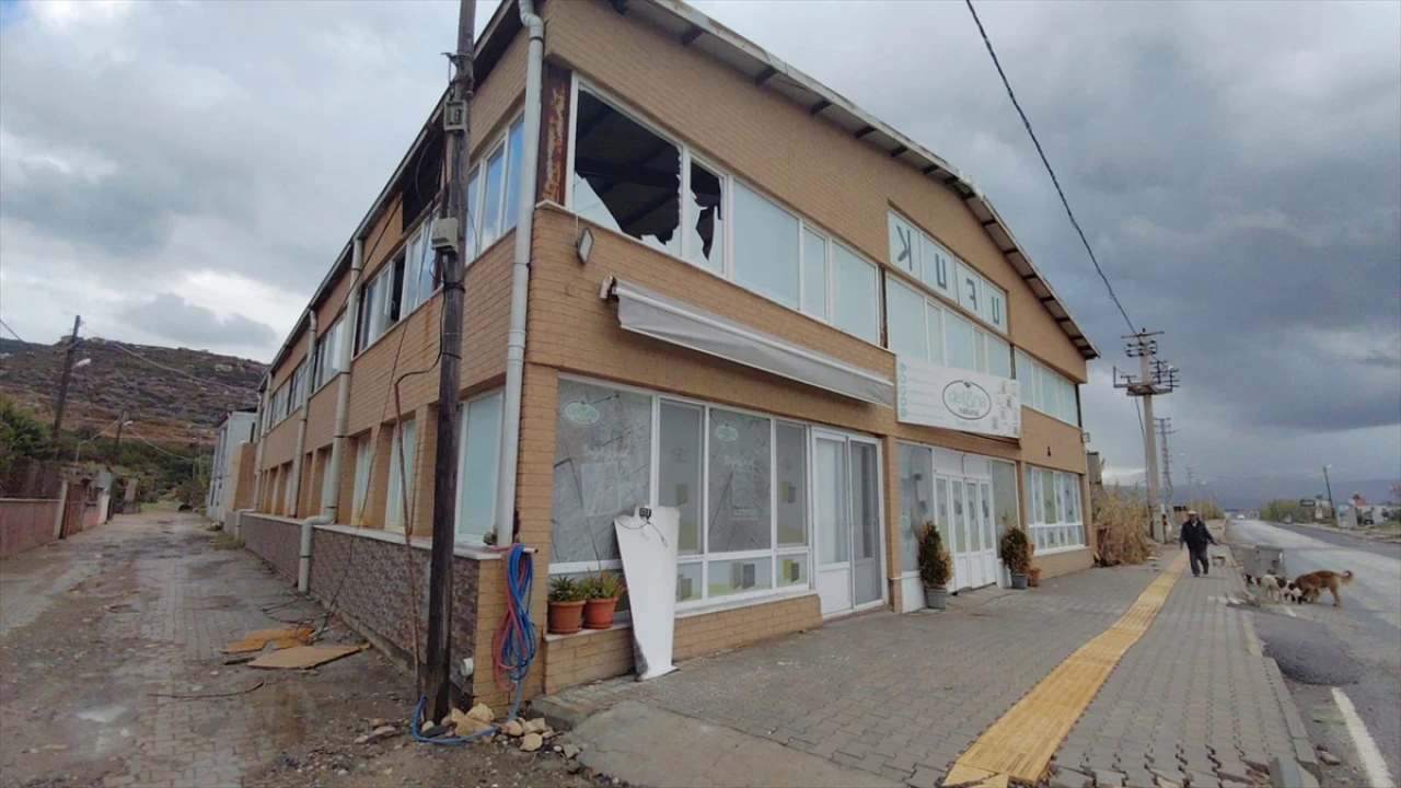 Hatay'da Kasırga Alarmı: Şiddetli Rüzgar ve Sağanak Zarara Yol Açtı