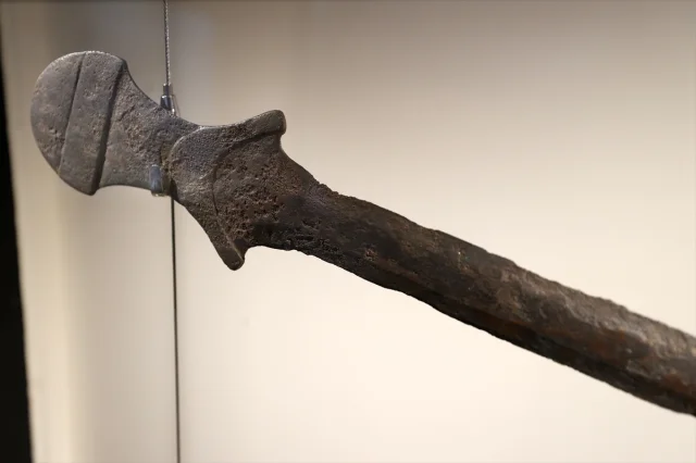 Arslantepe'de Bulunan Tarihi Kılıçlar Medeniyetlerin Gizemini Çözüyor