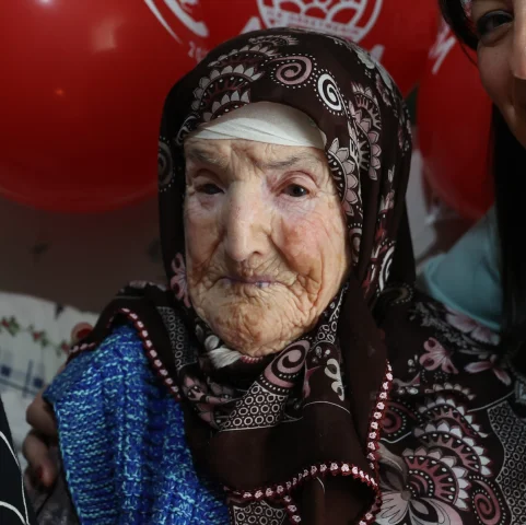 Edirne'de Asırlık Hayat: Seher Teyze 100. Yaşını Kutladı