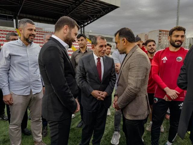 Dursun Özbek'ten Mardin'de Anlamlı Ziyaret: Mardin 1969 Spor'a Destek