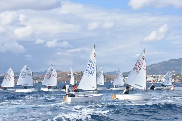 Bodrum'da Rüzgârlar Yelkenciler İçin Esiyor: Optimist Yarışlarına Yoğun İlgi