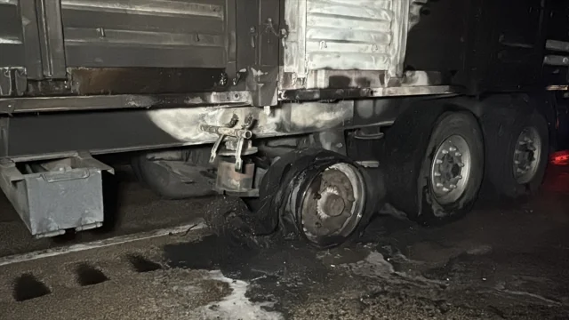 Kastamonu Yolunda Korkutan Anlar: Tomruk Yüklü Tır Alev Aldı