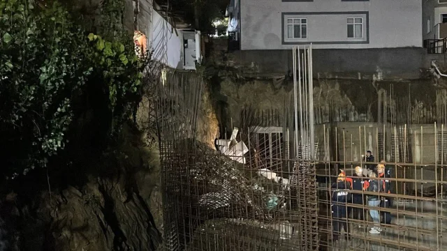 Kocaeli'de Çöken Duvar Endişe Yarattı: Ev Tahliye Edildi