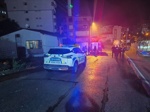 Kocaeli'de Çöken Duvar Endişe Yarattı: Ev Tahliye Edildi