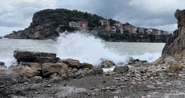 Bartın'da Fırtına Hayatı Felç Etti