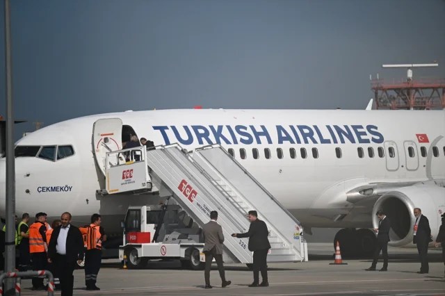 İsrail'in El Koyduğu Aktivistler İstanbul'da Coşkulu Karşılamayla Döndü