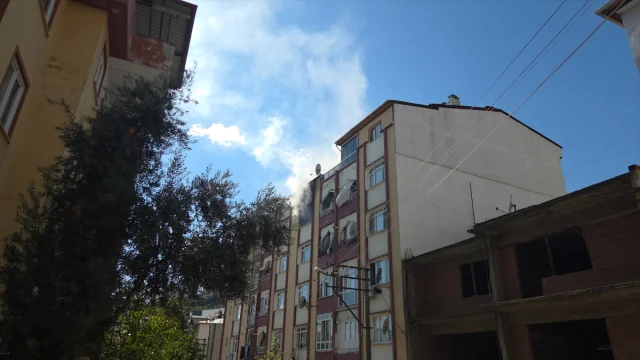 Bursa'da Beş Katlı Binada Korkutan Yangın