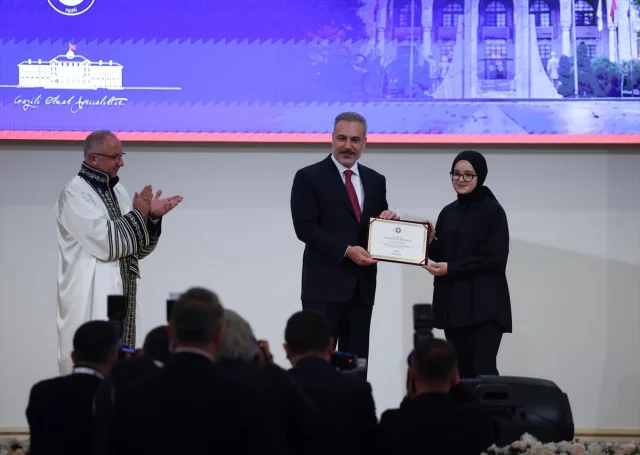 Gazi Üniversitesinde Coşkulu Akademik Yıl Açılışı
