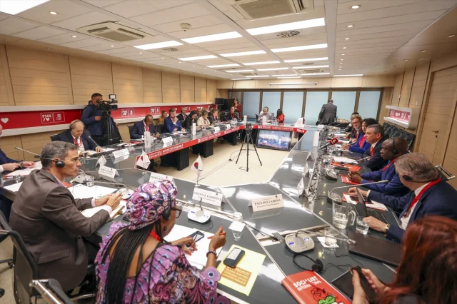 CHP Lideri Özgür Özel'in Madrid'deki Kritik Toplantısı