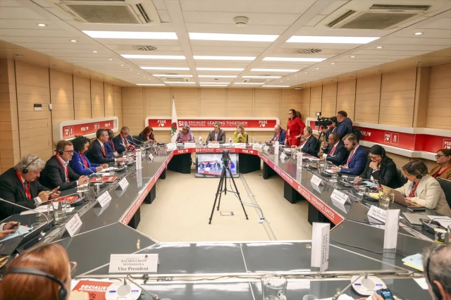 CHP Lideri Özgür Özel'in Madrid'deki Kritik Toplantısı