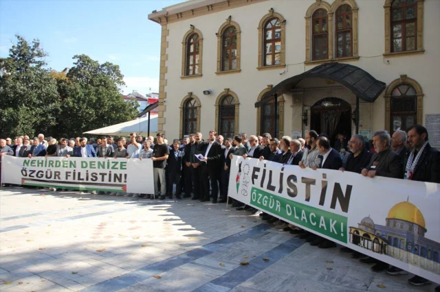 Kocaeli'de İsrail'in Özgürlük Filosu'na Saldırısına Büyük Tepki